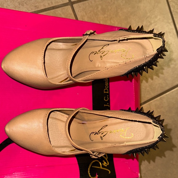 Stylish Tan Spiked Heels - Picture 3 of 6